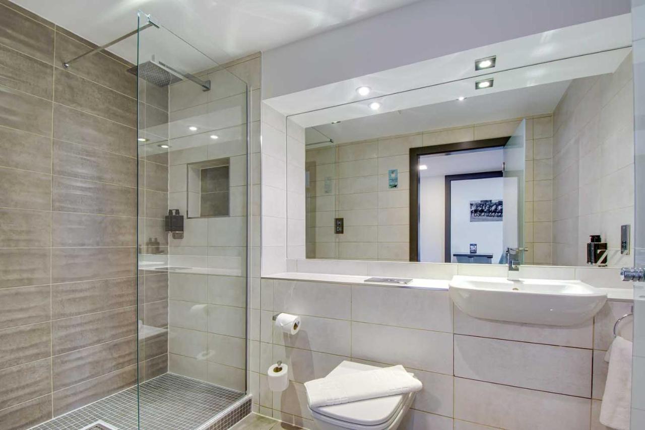 Roomzzz 4* Chester